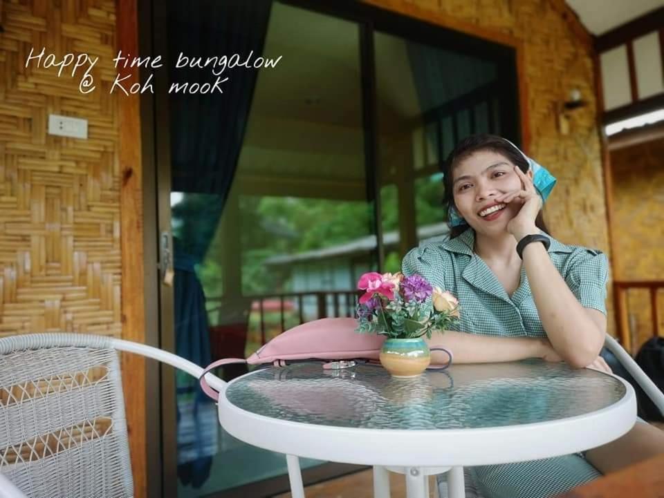 Kohmook Happy time Bungalow Ko Mook Bagian luar foto